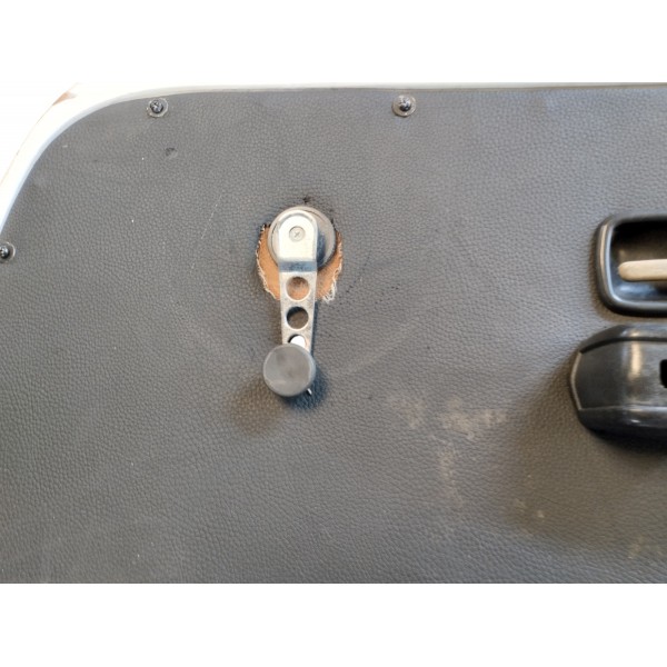 Porta Dianteira Lado Direito Vw Kombi 98 Completa Usada