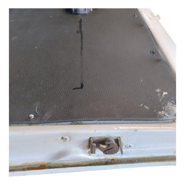 Porta Dianteira Lado Direito Vw Kombi 98 Completa Usada