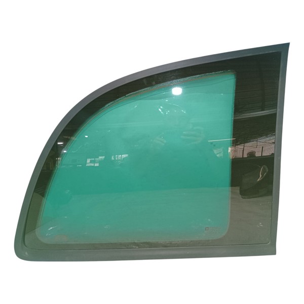 Vidro Fixo Lateral Traseiro Direito Gm Zafira 2003