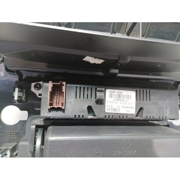 Moldura Central Painel Difusor Relógio Citroen C4 2010
