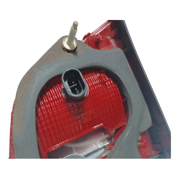 Lanterna Tampa Traseira Lado Esquerdo Vw Spacefox 2014 Esquerdo/motorista Vermelho
