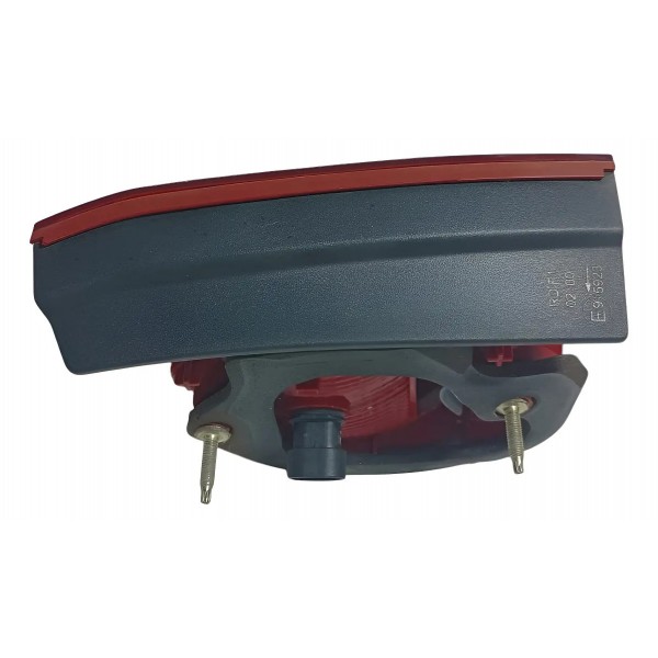 Lanterna Tampa Traseira Lado Esquerdo Vw Spacefox 2014 Esquerdo/motorista Vermelho