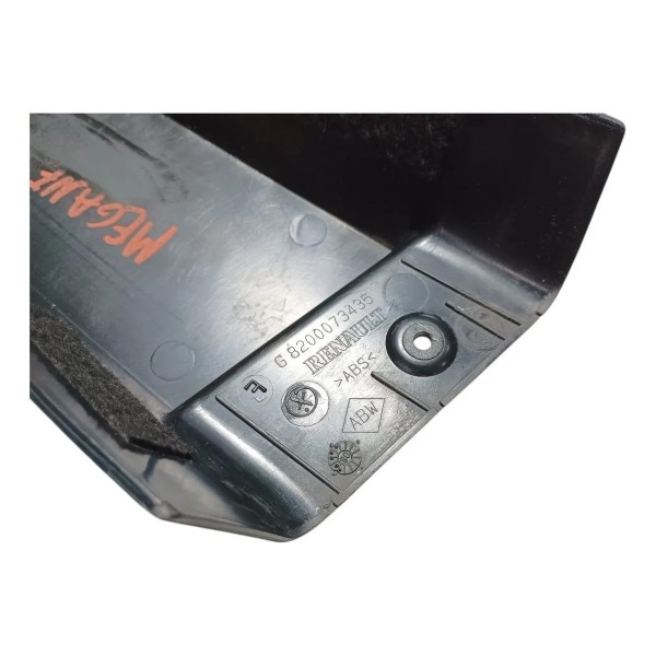 Acabamento Externo Coluna Esquerda Renault Megane 2008
